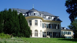 Die Villa Europa ist Sitz der Deutsch-Französischen Hochschule Villa Europa (Foto: DFH)