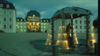 Saarbrücker Schloss am Abend mit Brunnen