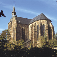 Stiftskirche St. Arnual von hinten
