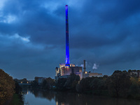 Heizkraftwerk Römerbrücke bei Nacht