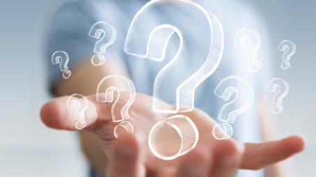 Hand in der Fragezeichen schweben 