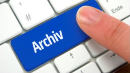 Symbolbild Archiv Tastaturausschnitt mit blauer Taste, beschriftet mit Archiv