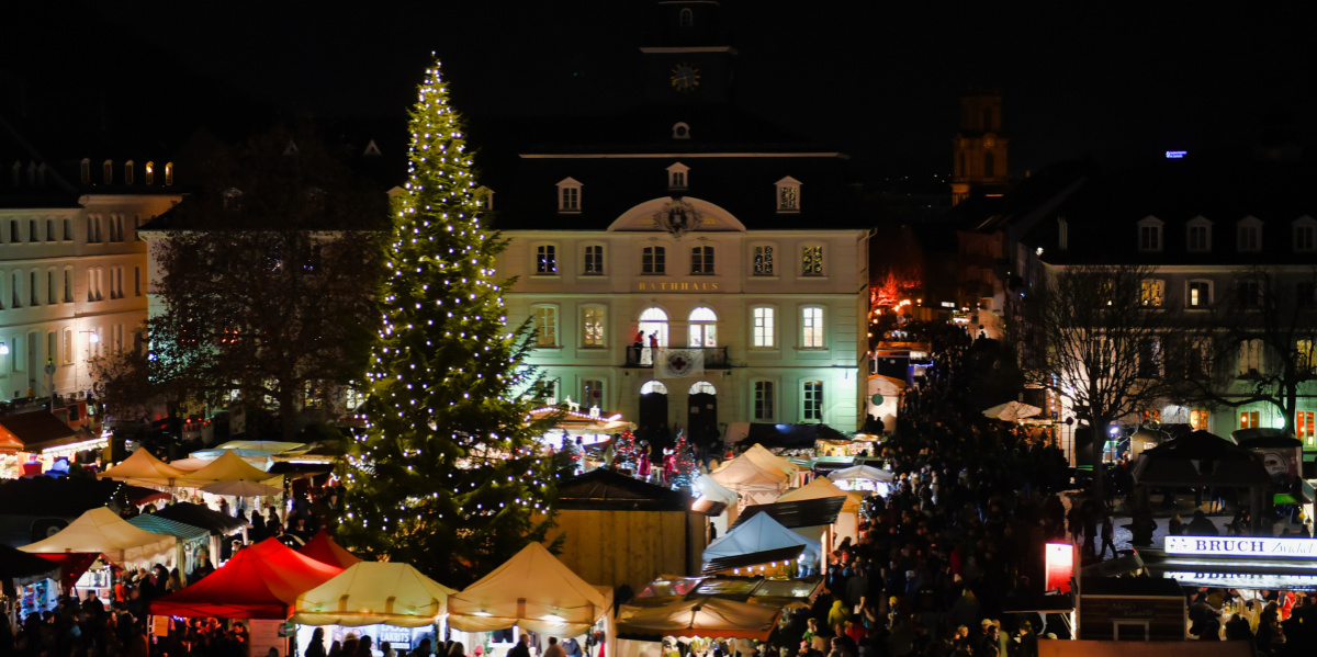 Alt-Saarbrücker Weihnachtsmarkt rund um den Schlossplatz