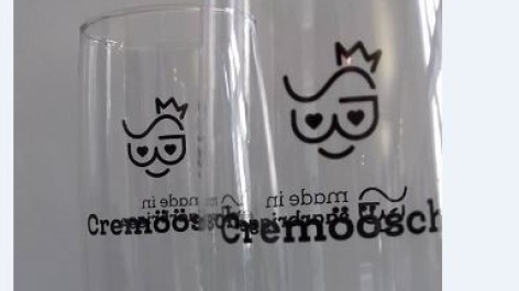 Cremöösche Sektglas