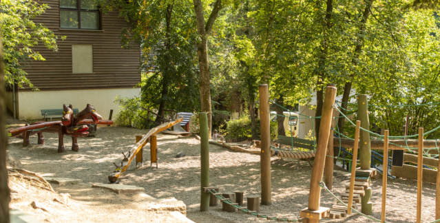 Aire de jeux pour enfants au parc à gibier