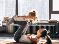 Mutter und Tochter entspannen Mutter und Tochter entspannen