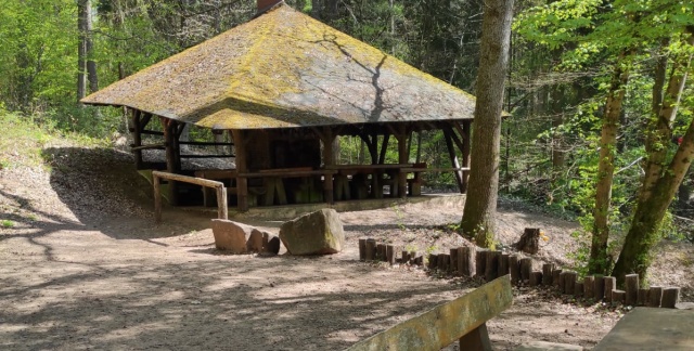 Barbecue area at the Römerbrünnchen in the Saarbrücken city forest