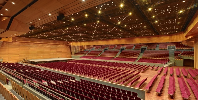 Innenansicht des Veranstaltungszentrum Saarlandhalle Saarbrücken mit Reihenbestuhlung