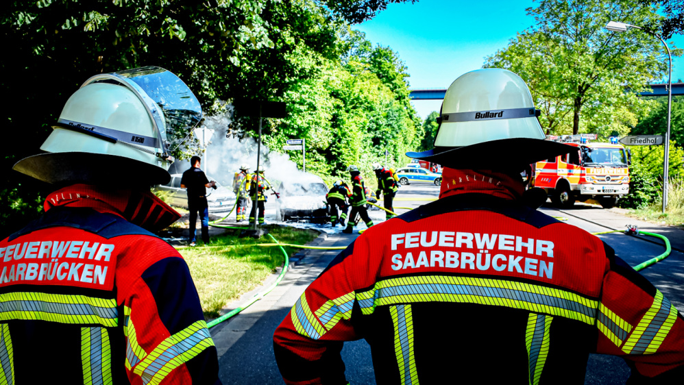 Freiwillige Feuerwehr im Einsatz  Freiwillige Feuerwehr im Einsatz