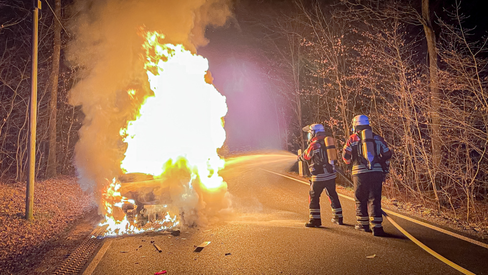 Freiwillige Feuerwehr im Einsatz  Freiwillige Feuerwehr im Einsatz