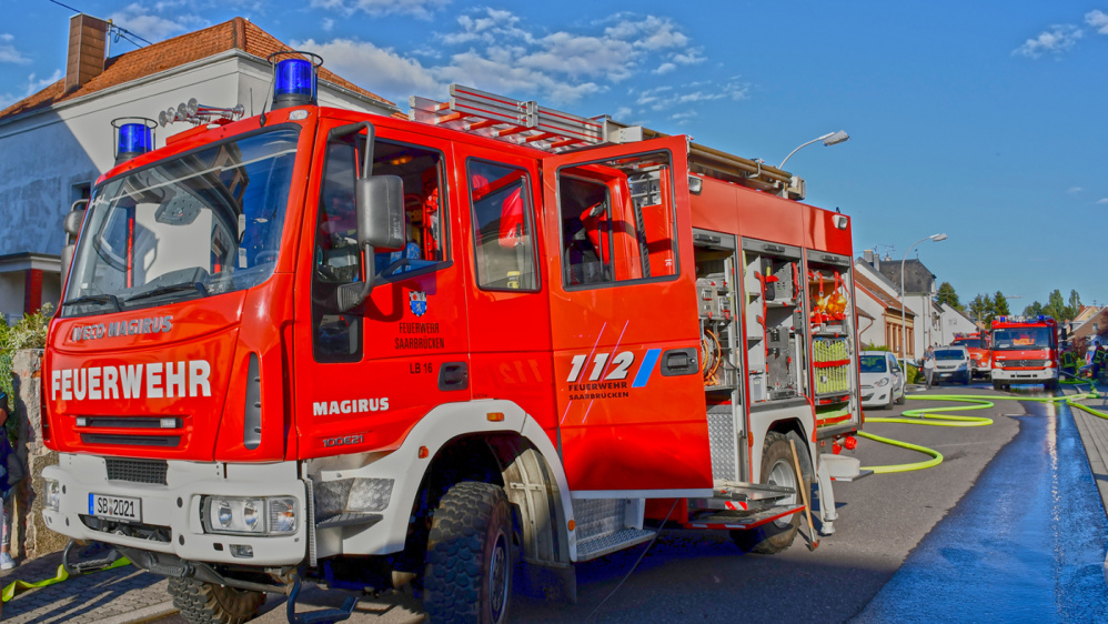 Freiwillige Feuerwehr im Einsatz  Freiwillige Feuerwehr im Einsatz
