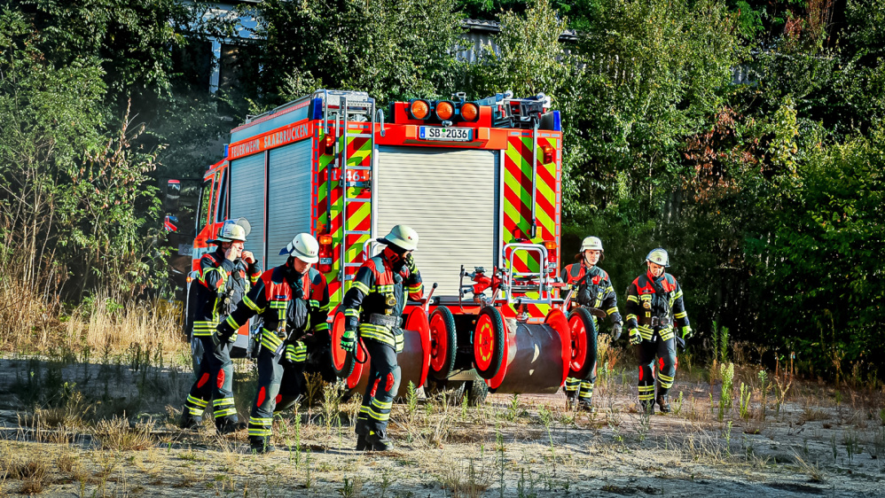 Freiwillige Feuerwehr im Einsatz  Freiwillige Feuerwehr im Einsatz