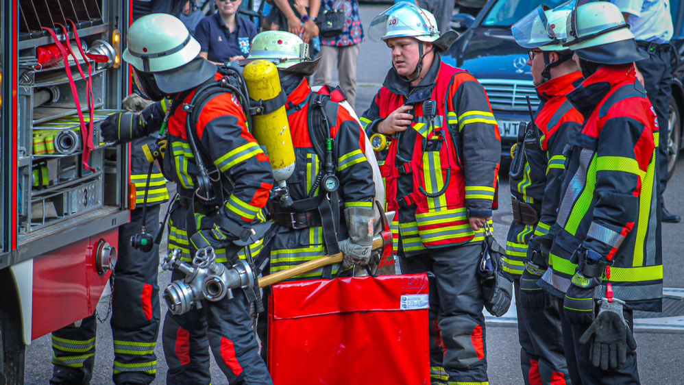 Freiwillige Feuerwehr im Einsatz  Freiwillige Feuerwehr im Einsatz