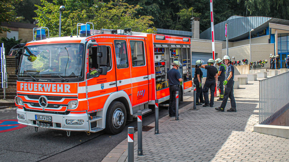 Freiwillige Feuerwehr im Einsatz  Freiwillige Feuerwehr im Einsatz