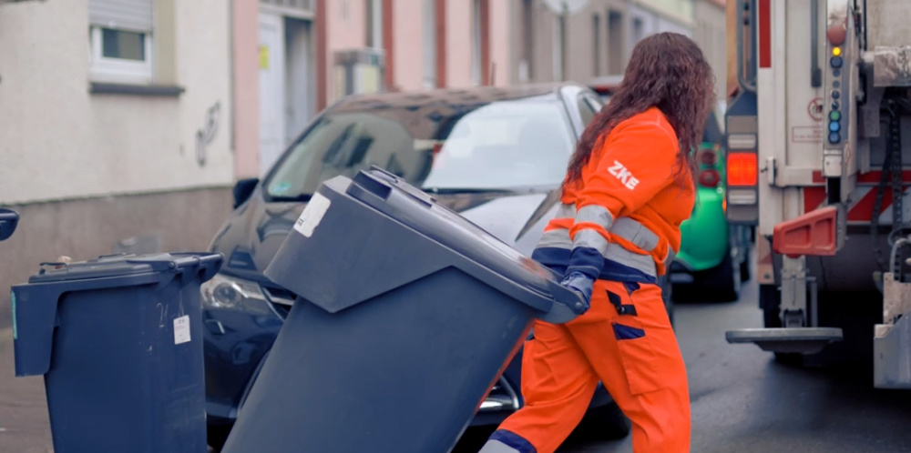 Filmausschnitt "Müllwerkerin in Saarbrücken" pale Filmproduktion Jan-Luca Blaß / ZKE
