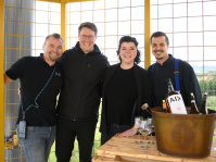 Team aus vier Personen der Agentur PURA GmbH auf einem Event