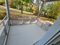 Detail Balkon mit Blick ins Grüne